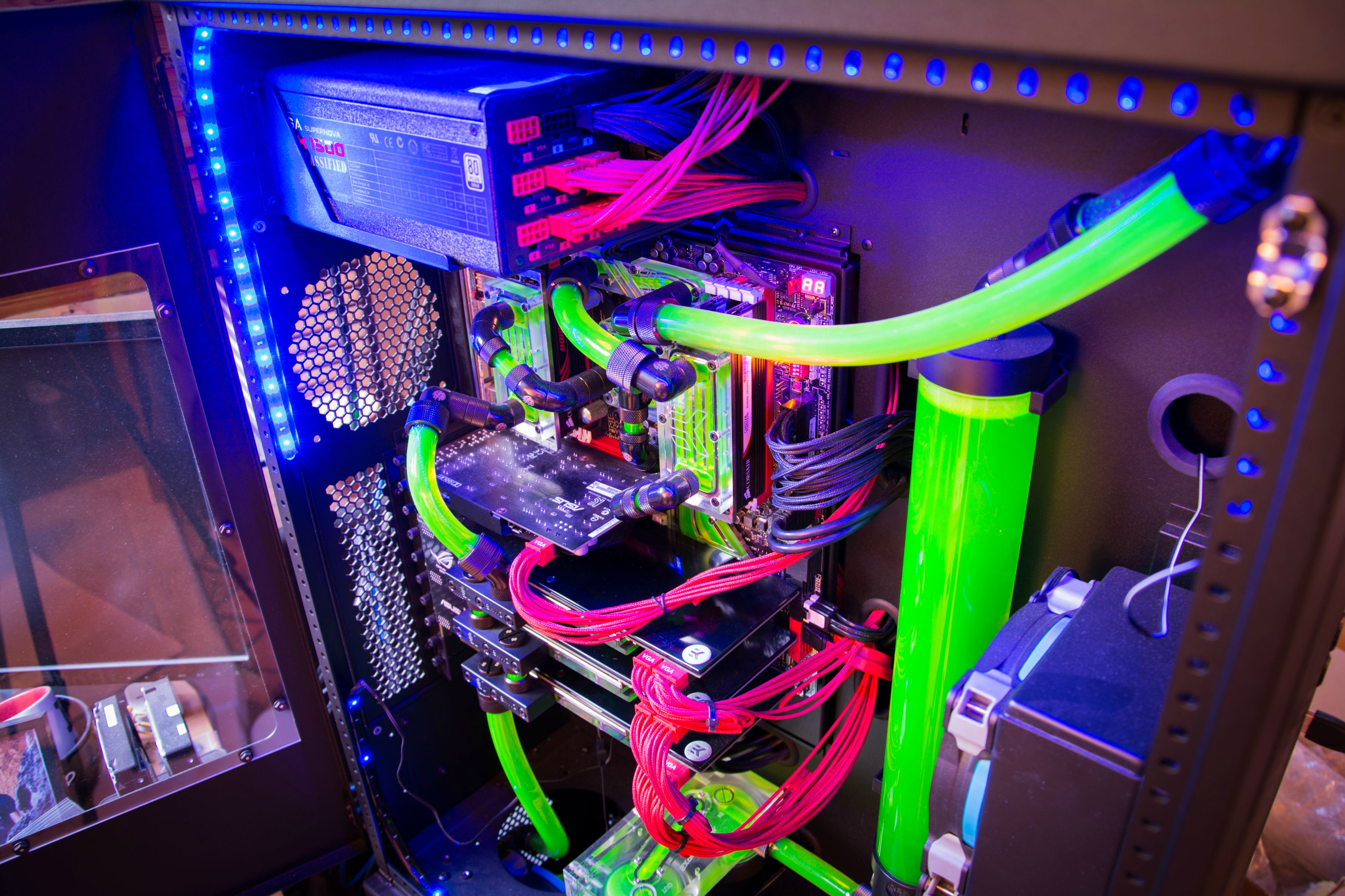 Neon Purple Gaming Setup : Click the labels to copy the value onto the