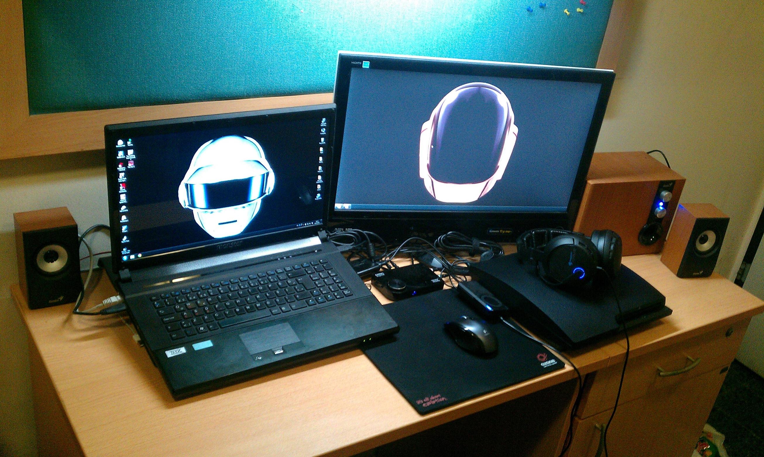 small gaming laptop setup