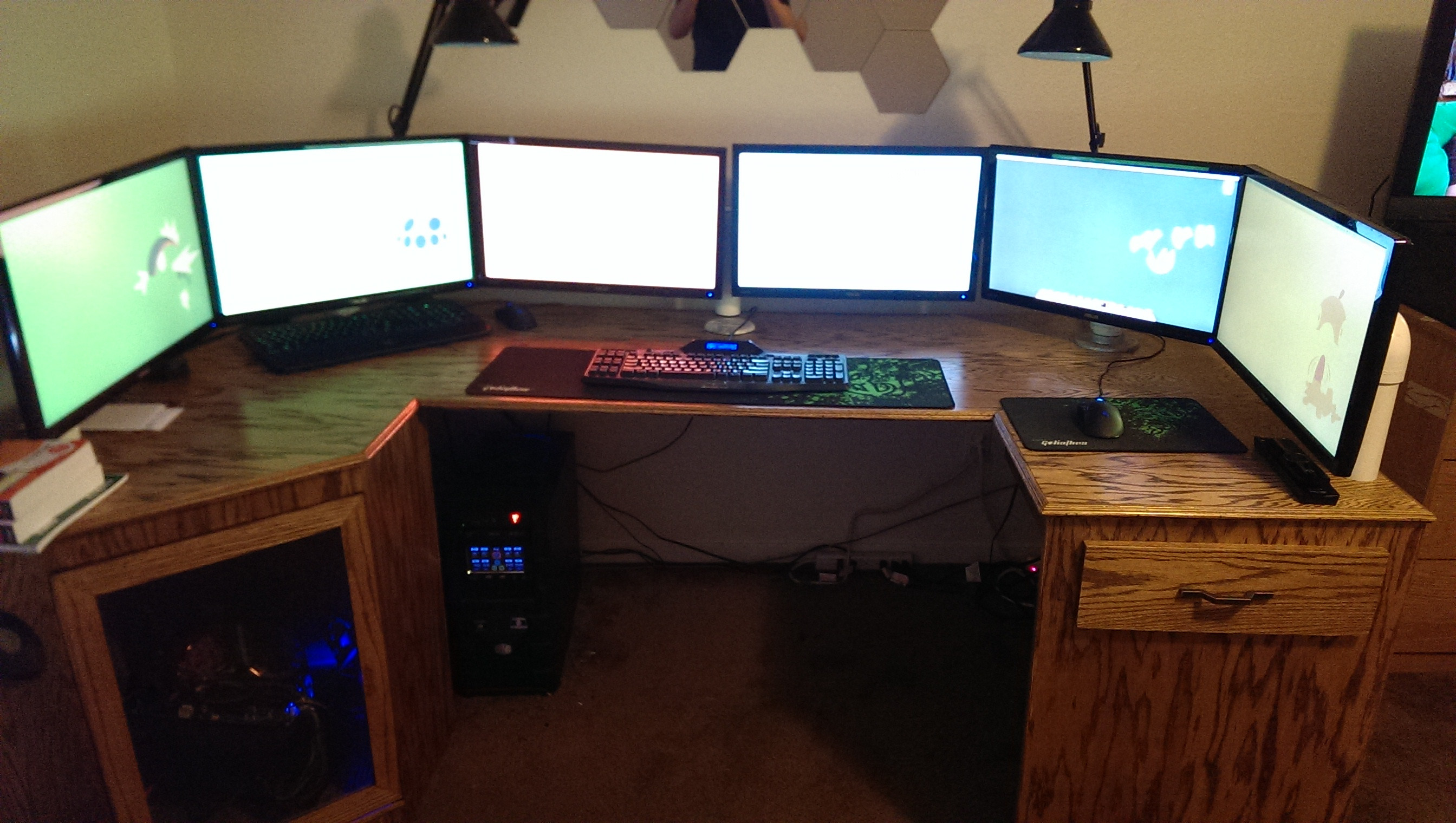 gaming setup 3 monitors